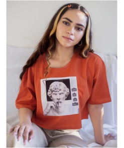 Peculiar Show-Off Cropped T-Shirt