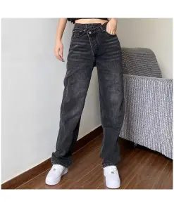 Stylish Baggy Jeans Tailored for Women